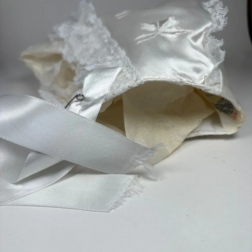 Vintage white Satin Lace Embroidered Baby Bonnet Christening Baptism Christmas